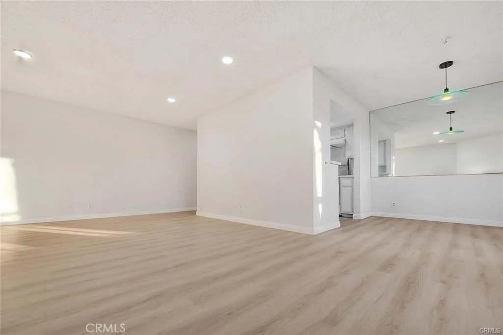 460 Oak Street 201, Glendale, California 91204 home-pic-7